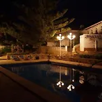 Villa La Noria Maurische Bungalows Grosser Pool Garten Mit Rasen Und Grossen Terrassen